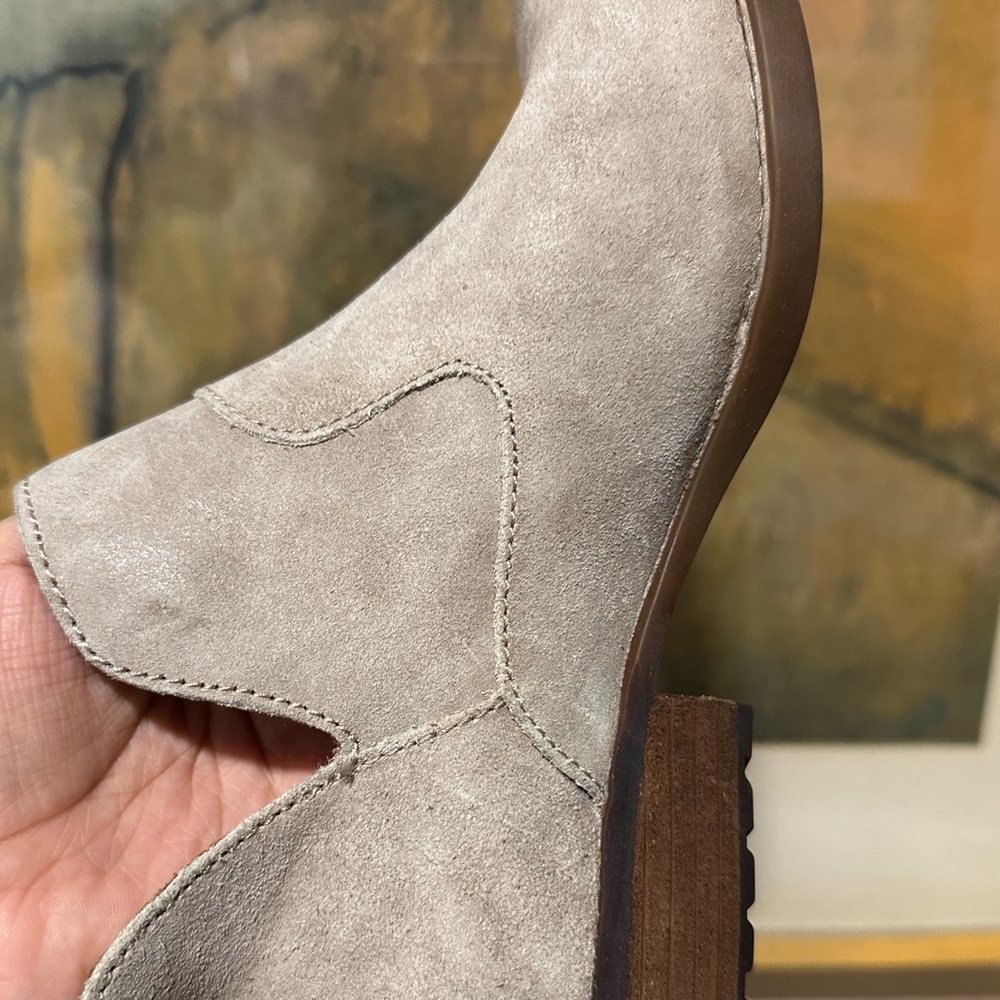 🌸BORN🌸 Kerri Suede Ankle Block Heel Booties Size: 6M - Picture 13 of 16